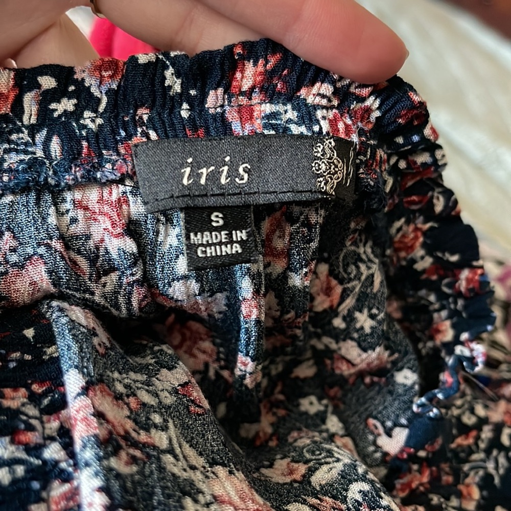 Brand: Iris size S/ Flowy shirt with different patterns - Picture 4 of 4